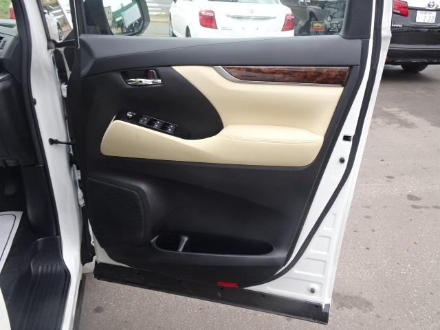 アルファードハイブリッド Ｘ　☆４ＷＤ☆７人乗り☆トヨタセーフティーセンス☆両側パワースライドドア☆バックガイドモニター☆ＶＳＣ☆クルーズコントロール☆ＥＴＣ☆ワイパーデアイサー☆ドライブレコーダー☆ＬＥＤヘッドランプ（31枚目）