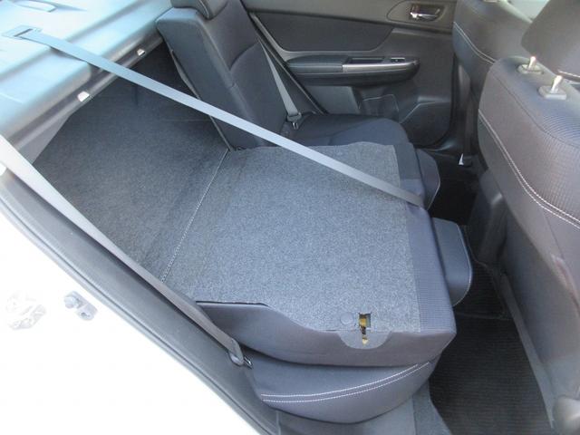 セカンドシートを倒すとトランクとつながります☆