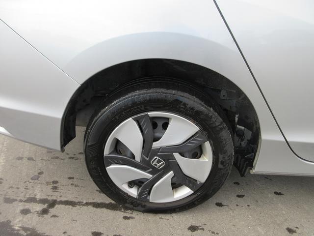 展示車両の中には入庫して間もない車両もございますので傷やへこみのある車両も展示されている場合がございますが目立つ傷やへこみは当社で修理いたしますので、気になる部位がございましたらお気軽にご相談ください