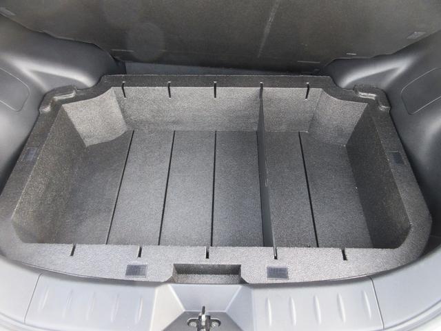 リーフ Ｘ　事故歴無　１１セグメント　２４０００Ｋｍ　ナビ　アラウンドビューモニター　フルセグＴＶ　シートヒーター　ステアリングヒーター　クルーズコントロール　ＬＥＤライト　車検（２年）付　現状販売（29枚目）