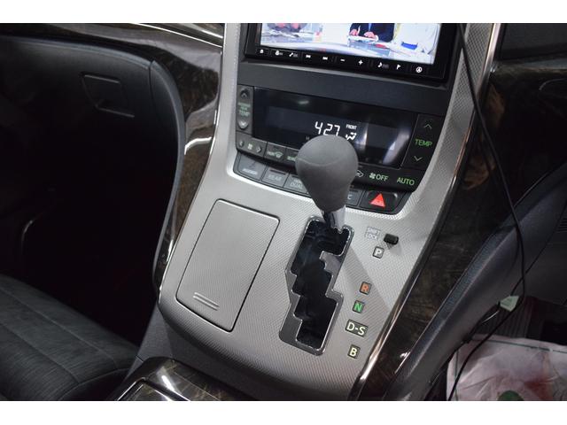 ヴェルファイアハイブリッド ＺＲ　４ＷＤ／社外１８インチＡＷ／パワーバックドア／キセノンライト／クルーズコントロール／パワーシート／コーナーセンサー／純正８インチナビ／助手席オットマン／スマートキー／Ｐスタート（56枚目）