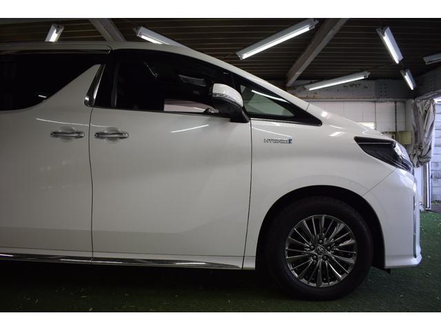 アルファードハイブリッド エグゼクティブラウンジＳ　４ＷＤ／本州仕入／ツインムーンルーフ／ＪＢＬサウンド／３眼ＬＥＤライト／１５００Ｗ電源／デジタルミラー／全方位カメラ／メーカーナビ／フリップダウン／ビルトインＥＴＣ／本革シート／ベンチレーション（13枚目）