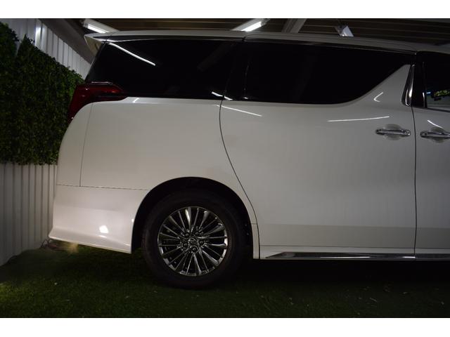 アルファードハイブリッド エグゼクティブラウンジＳ　４ＷＤ／本州仕入／ツインムーンルーフ／ＪＢＬサウンド／３眼ＬＥＤライト／１５００Ｗ電源／デジタルミラー／全方位カメラ／メーカーナビ／フリップダウン／ビルトインＥＴＣ／本革シート／ベンチレーション（14枚目）