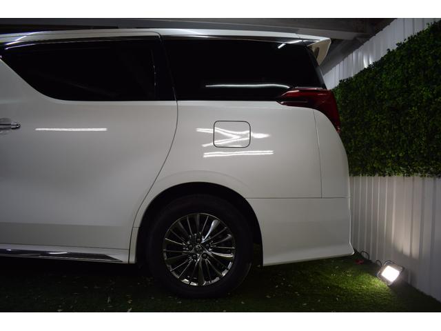 アルファードハイブリッド エグゼクティブラウンジＳ　４ＷＤ／本州仕入／ツインムーンルーフ／ＪＢＬサウンド／３眼ＬＥＤライト／１５００Ｗ電源／デジタルミラー／全方位カメラ／メーカーナビ／フリップダウン／ビルトインＥＴＣ／本革シート／ベンチレーション（16枚目）