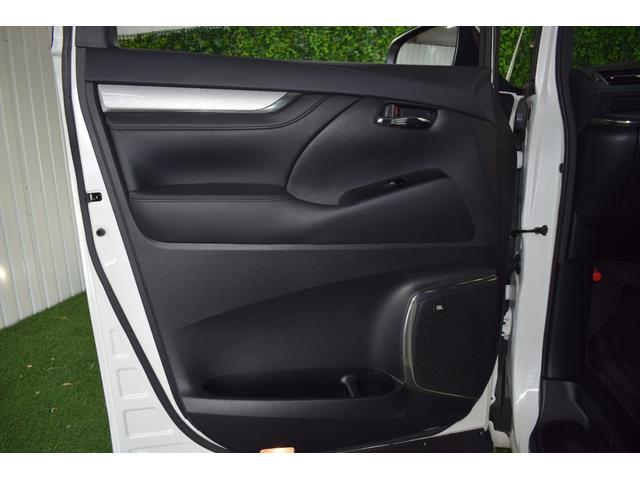 アルファードハイブリッド エグゼクティブラウンジＳ　４ＷＤ／本州仕入／ツインムーンルーフ／ＪＢＬサウンド／３眼ＬＥＤライト／１５００Ｗ電源／デジタルミラー／全方位カメラ／メーカーナビ／フリップダウン／ビルトインＥＴＣ／本革シート／ベンチレーション（25枚目）