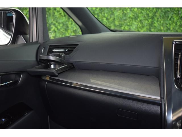 アルファードハイブリッド エグゼクティブラウンジＳ　４ＷＤ／本州仕入／ツインムーンルーフ／ＪＢＬサウンド／３眼ＬＥＤライト／１５００Ｗ電源／デジタルミラー／全方位カメラ／メーカーナビ／フリップダウン／ビルトインＥＴＣ／本革シート／ベンチレーション（61枚目）