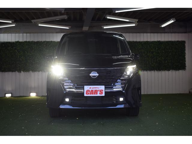 セレナ ハイウェイスターＶ　純正１２．３型ナビ／プロパイロット／Ｃａｒｐｌａｙ対応／デジタルインナーミラー／ＬＥＤヘッドライト／ワイヤレス充電／シート＆ステアリングヒーター／後席シートヒーター／両側パワースライドドア／純正アルミ（5枚目）