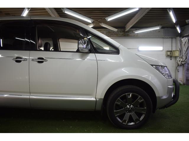 デリカＤ：５ シャモニー　４ＷＤ／本州仕入／バンパーガード／ＡＬＰＩＮＥナビ／ハーフレザー／両側パワスラ／ビルトインＥＴＣ／パドルシフト／キセノンライト／特別仕様車／専用アルミ／クルーズコントロール／ステアリングリモコン（16枚目）