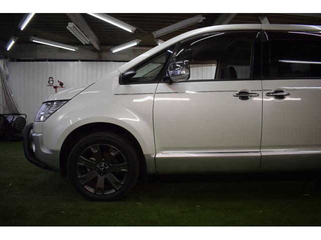 デリカＤ：５ シャモニー　４ＷＤ／本州仕入／バンパーガード／ＡＬＰＩＮＥナビ／ハーフレザー／両側パワスラ／ビルトインＥＴＣ／パドルシフト／キセノンライト／特別仕様車／専用アルミ／クルーズコントロール／ステアリングリモコン（18枚目）