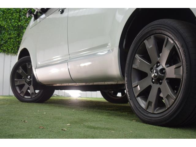 デリカＤ：５ シャモニー　４ＷＤ／本州仕入／バンパーガード／ＡＬＰＩＮＥナビ／ハーフレザー／両側パワスラ／ビルトインＥＴＣ／パドルシフト／キセノンライト／特別仕様車／専用アルミ／クルーズコントロール／ステアリングリモコン（29枚目）