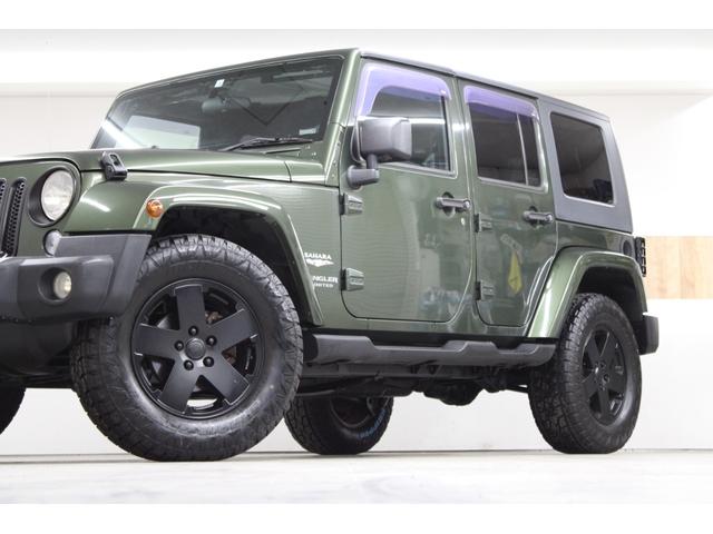 ジープ・ラングラーアンリミテッド サハラ　４ＷＤ　新品ＭＯＮＳＴＡテレーングリッパータイヤ５本　マッドブラック１８インチホイール　アルパインナビ　新品パーツカスタム　本州仕入れ　ＪＥＥＰ正規ディーラー車（6枚目）