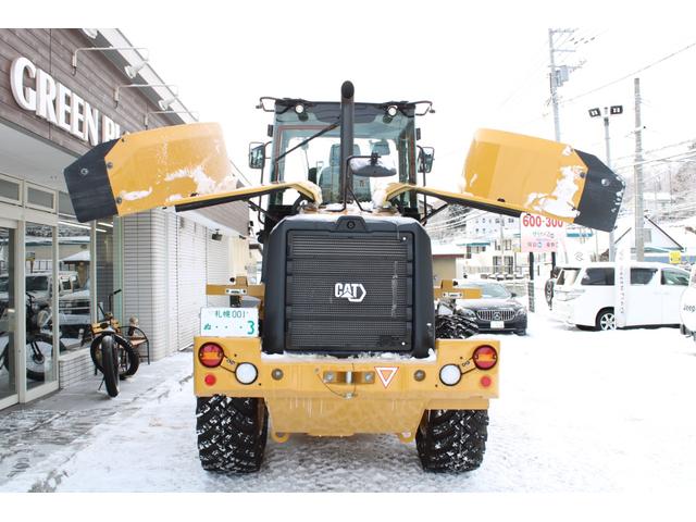 日本 　ＣＡＴ９１０　登録済未使用車　４バルブ配管　Ｖ型マルチプラウ　純正バケット付　デフロック　エアコン　パイロットレバー　ヒーター付エアーサスペンションシート　Ｂｌｕｅｔｏｏｔｈオーディオ　タイヤショベル（16枚目）