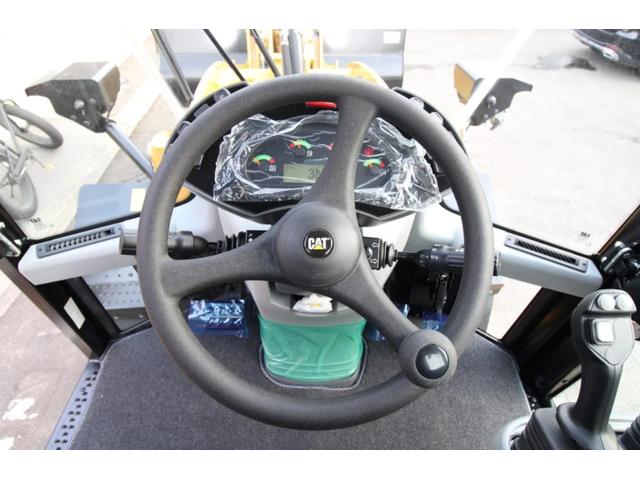 日本 　ＣＡＴ９１０　登録済未使用車　４バルブ配管　Ｖ型マルチプラウ　純正バケット付　デフロック　エアコン　パイロットレバー　ヒーター付エアーサスペンションシート　Ｂｌｕｅｔｏｏｔｈオーディオ　タイヤショベル（22枚目）