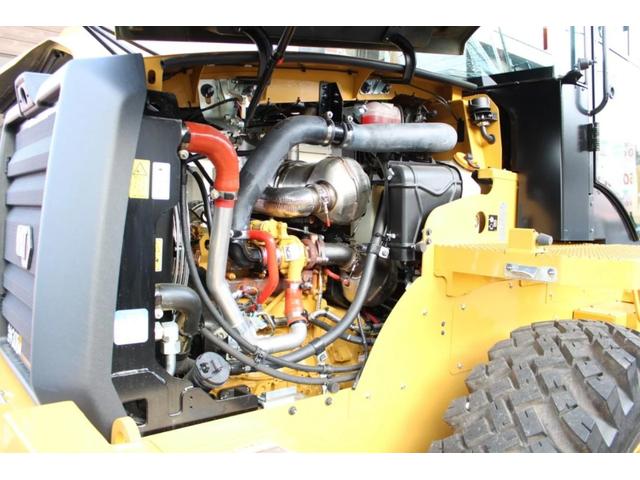 日本 　ＣＡＴ９１０　登録済未使用車　４バルブ配管　Ｖ型マルチプラウ　純正バケット付　デフロック　エアコン　パイロットレバー　ヒーター付エアーサスペンションシート　Ｂｌｕｅｔｏｏｔｈオーディオ　タイヤショベル（18枚目）