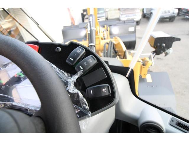 日本 　ＣＡＴ９１０　登録済未使用車　４バルブ配管　Ｖ型マルチプラウ　純正バケット付　デフロック　エアコン　パイロットレバー　ヒーター付エアーサスペンションシート　Ｂｌｕｅｔｏｏｔｈオーディオ　タイヤショベル（27枚目）