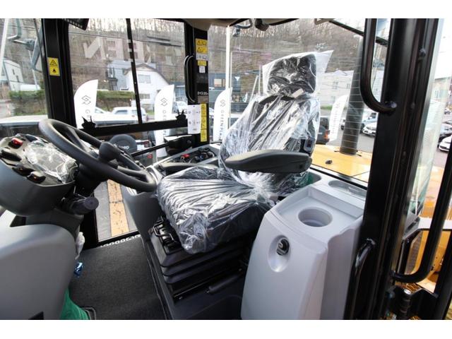 日本 　ＣＡＴ９１０　登録済未使用車　４バルブ配管　Ｖ型マルチプラウ　純正バケット付　デフロック　エアコン　パイロットレバー　ヒーター付エアーサスペンションシート　Ｂｌｕｅｔｏｏｔｈオーディオ　タイヤショベル（28枚目）