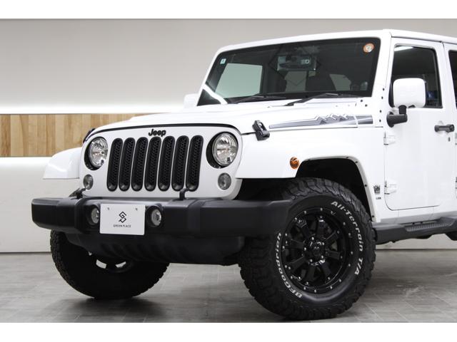 ジープ・ラングラーアンリミテッド ポーラーエディション 4WD 150台限定車 黒革シート専用ステッチ入り IPFクリスタルヘッドライト 純正背面ハードカバー BFグッドリッチ MKWホイール パナソニックナビTVバックカメラ Bluetooth ETC(2枚目)