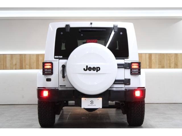 ジープ・ラングラーアンリミテッド ポーラーエディション 4WD 150台限定車 黒革シート専用ステッチ入り IPFクリスタルヘッドライト 純正背面ハードカバー BFグッドリッチ MKWホイール パナソニックナビTVバックカメラ Bluetooth ETC(9枚目)