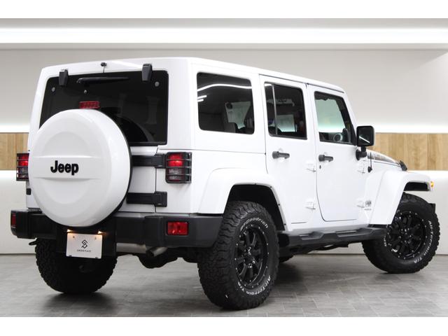 ジープ・ラングラーアンリミテッド ポーラーエディション 4WD 150台限定車 黒革シート専用ステッチ入り IPFクリスタルヘッドライト 純正背面ハードカバー BFグッドリッチ MKWホイール パナソニックナビTVバックカメラ Bluetooth ETC(10枚目)
