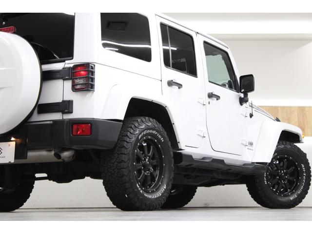 ジープ・ラングラーアンリミテッド ポーラーエディション 4WD 150台限定車 黒革シート専用ステッチ入り IPFクリスタルヘッドライト 純正背面ハードカバー BFグッドリッチ MKWホイール パナソニックナビTVバックカメラ Bluetooth ETC(11枚目)