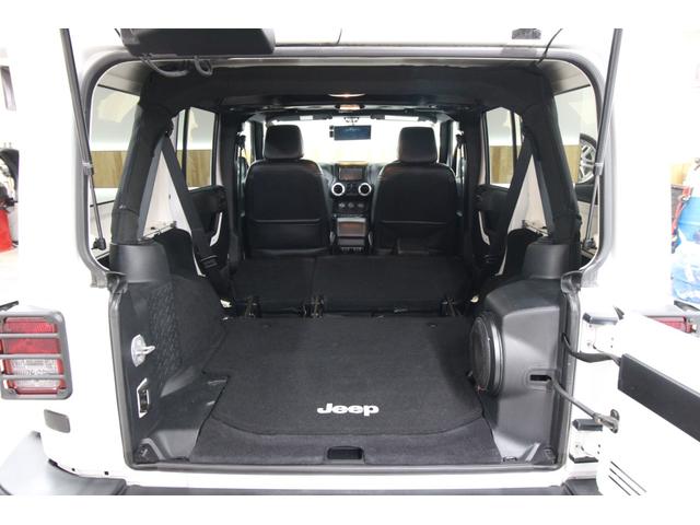 ジープ・ラングラーアンリミテッド ポーラーエディション 4WD 150台限定車 黒革シート専用ステッチ入り IPFクリスタルヘッドライト 純正背面ハードカバー BFグッドリッチ MKWホイール パナソニックナビTVバックカメラ Bluetooth ETC(33枚目)