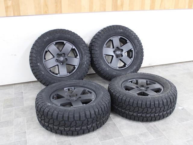 ジープ・ラングラー サハラ　４ＷＤ　３ドアショートボディ　オーストラリア製モンスタ新品タイヤＲＴハイブリッド　カロッツェリアナビ地デジＥＴＣ　ブラックシートカバー　キーレス　脱着式リアシート　車検付即納車可能（3枚目）