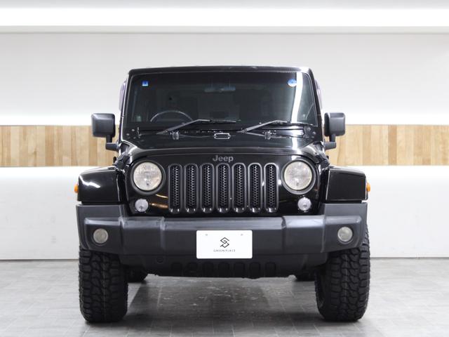 ジープ・ラングラー サハラ　４ＷＤ　３ドアショートボディ　オーストラリア製モンスタ新品タイヤＲＴハイブリッド　カロッツェリアナビ地デジＥＴＣ　ブラックシートカバー　キーレス　脱着式リアシート　車検付即納車可能（4枚目）