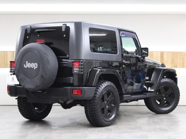 ジープ・ラングラー サハラ　４ＷＤ　３ドアショートボディ　オーストラリア製モンスタ新品タイヤＲＴハイブリッド　カロッツェリアナビ地デジＥＴＣ　ブラックシートカバー　キーレス　脱着式リアシート　車検付即納車可能（9枚目）