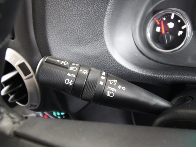 �I�[�g���C�g�������g���l���ʉߎ����ԂɂȂ�Ǝ����Ń��C�g���_������֗��ȋ@�\�ł���