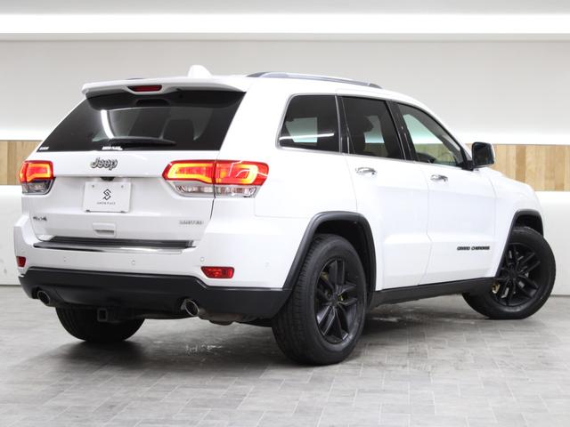 �S�O���[�h�ɂW���I�[�g�}�`�b�N�g�����X�~�b�V�����𓋍ڂ��A�X�e�A�����O�p�h���V�t�g��A�p���[�g���C���̃p�t�H�[�}���X��ύX���R����ő����������u�G�R���[�h�v���̗p