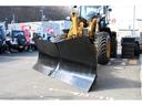 日本 　ＣＡＴ９１０　登録済未使用車　Ｖ型マルチプラウ　純正バケット　４バルブ配管　デフロック　エアコン　パイロットレバー　エアーサスペンションシート　シートヒーター　エンスタ　Ｂｌｕｅｔｏｏｔｈオーディオ（4枚目）
