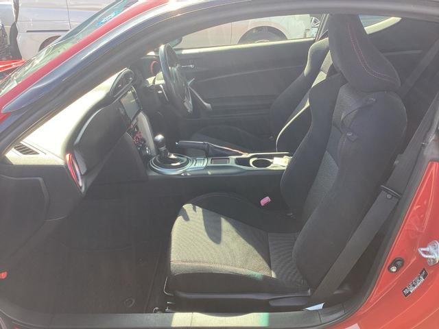 ８６ ＧＴ　バックカメラ　オートライト　フルセグテレビ　ナビ　ＤＶＤ　ＣＤ　Ｂｌｕｅｔｏｏｔｈ　スマートキー　純正エンジンスターター（12枚目）