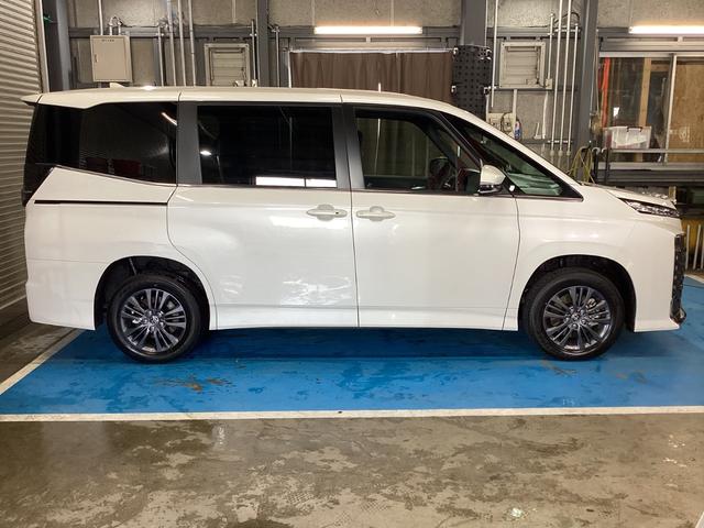 ヴォクシー Ｓ－Ｇ　４ＷＤ　ＡＢＳ　エアコン　パワーウィンドウ　盗難防止システム　スマートキー　横滑り防止装置　衝突安全ボディ　衝突被害軽減システム（4枚目）