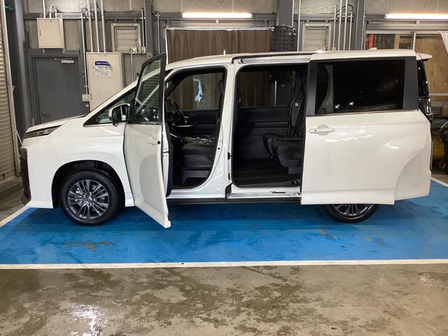 ヴォクシー Ｓ－Ｇ　４ＷＤ　ＡＢＳ　エアコン　パワーウィンドウ　盗難防止システム　スマートキー　横滑り防止装置　衝突安全ボディ　衝突被害軽減システム（7枚目）