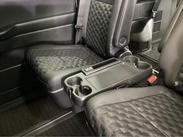 ヴォクシー Ｓ－Ｇ　４ＷＤ　ＡＢＳ　エアコン　パワーウィンドウ　盗難防止システム　スマートキー　横滑り防止装置　衝突安全ボディ　衝突被害軽減システム（18枚目）