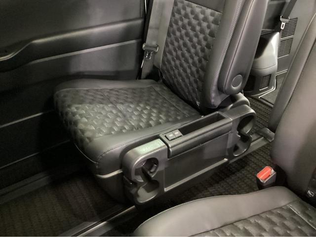 ヴォクシー Ｓ－Ｇ　４ＷＤ　ＡＢＳ　エアコン　パワーウィンドウ　盗難防止システム　スマートキー　横滑り防止装置　衝突安全ボディ　衝突被害軽減システム（19枚目）