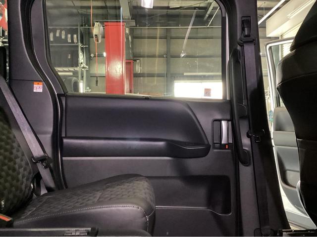 ヴォクシー Ｓ－Ｇ　４ＷＤ　ＡＢＳ　エアコン　パワーウィンドウ　盗難防止システム　スマートキー　横滑り防止装置　衝突安全ボディ　衝突被害軽減システム（20枚目）