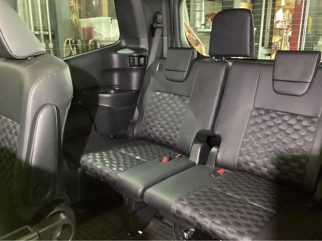 ヴォクシー Ｓ－Ｇ　４ＷＤ　ＡＢＳ　エアコン　パワーウィンドウ　盗難防止システム　スマートキー　横滑り防止装置　衝突安全ボディ　衝突被害軽減システム（21枚目）