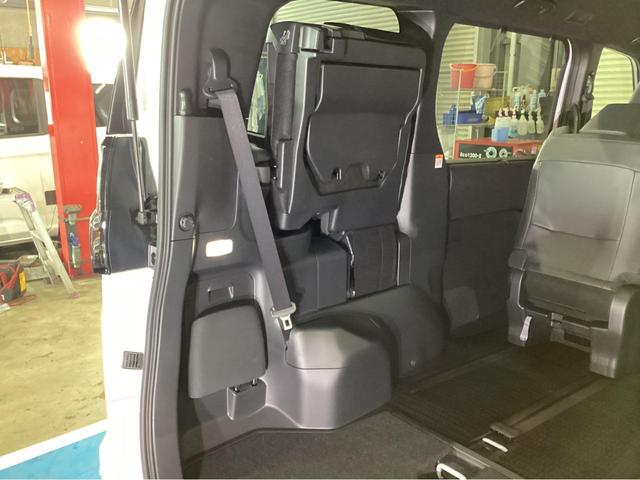 ヴォクシー Ｓ－Ｇ　４ＷＤ　ＡＢＳ　エアコン　パワーウィンドウ　盗難防止システム　スマートキー　横滑り防止装置　衝突安全ボディ　衝突被害軽減システム（23枚目）