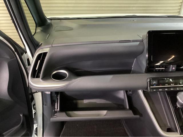 ヴォクシー Ｓ－Ｇ　４ＷＤ　ＡＢＳ　エアコン　パワーウィンドウ　盗難防止システム　スマートキー　横滑り防止装置　衝突安全ボディ　衝突被害軽減システム（25枚目）