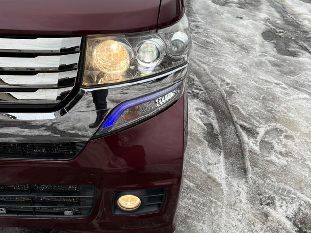 Ｎ－ＢＯＸカスタム Ｇ　ターボＳＳパッケージ　事故歴無　４ＷＤ　防錆アンダーコート付　両側パワースライドドア　ナビＴＶ　バックカメラ　パドルシフト　ＨＩＤ　スマートキー　エンジンスターター　ミラーヒーター　プッシュスタート　よこしべり防止　ＨＩＤ（23枚目）