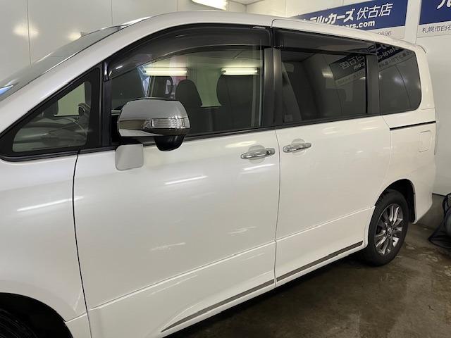 ヴォクシー ＺＳ　煌ＩＩ　ワンオーナー　寒冷地仕様　禁煙車　両側パワースライドドア　純正１６インチＡＷ　社外１６ＡＷ＋スタッドレスタイヤ付　純正ナビ　フルセグ地デジ　ＤＶＤ再生　Ｂｌｕｅｔｏｏｔｈオーディオ　バックカメラ（5枚目）