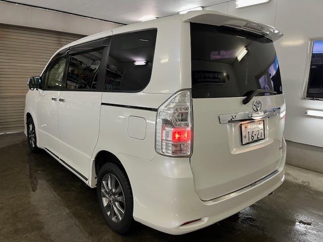 ヴォクシー ＺＳ　煌ＩＩ　ワンオーナー　寒冷地仕様　禁煙車　両側パワースライドドア　純正１６インチＡＷ　社外１６ＡＷ＋スタッドレスタイヤ付　純正ナビ　フルセグ地デジ　ＤＶＤ再生　Ｂｌｕｅｔｏｏｔｈオーディオ　バックカメラ（12枚目）