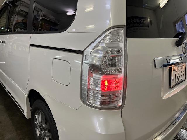 ヴォクシー ＺＳ　煌ＩＩ　ワンオーナー　寒冷地仕様　禁煙車　両側パワースライドドア　純正１６インチＡＷ　社外１６ＡＷ＋スタッドレスタイヤ付　純正ナビ　フルセグ地デジ　ＤＶＤ再生　Ｂｌｕｅｔｏｏｔｈオーディオ　バックカメラ（14枚目）