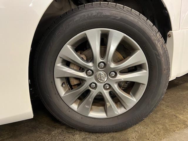 ヴォクシー ＺＳ　煌ＩＩ　ワンオーナー　寒冷地仕様　禁煙車　両側パワースライドドア　純正１６インチＡＷ　社外１６ＡＷ＋スタッドレスタイヤ付　純正ナビ　フルセグ地デジ　ＤＶＤ再生　Ｂｌｕｅｔｏｏｔｈオーディオ　バックカメラ（24枚目）