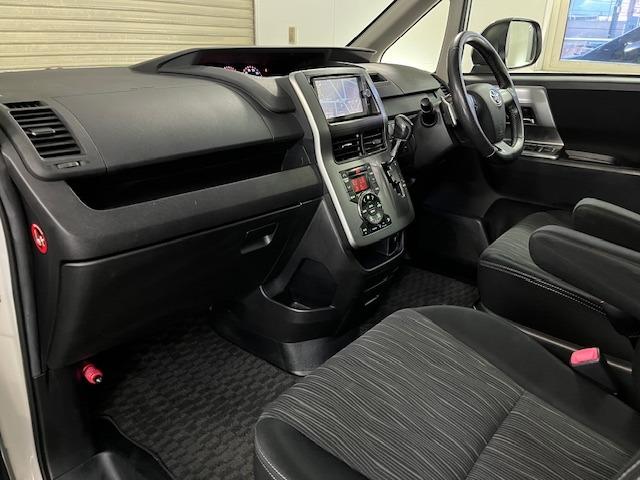 ヴォクシー ＺＳ　煌ＩＩ　ワンオーナー　寒冷地仕様　禁煙車　両側パワースライドドア　純正１６インチＡＷ　社外１６ＡＷ＋スタッドレスタイヤ付　純正ナビ　フルセグ地デジ　ＤＶＤ再生　Ｂｌｕｅｔｏｏｔｈオーディオ　バックカメラ（32枚目）