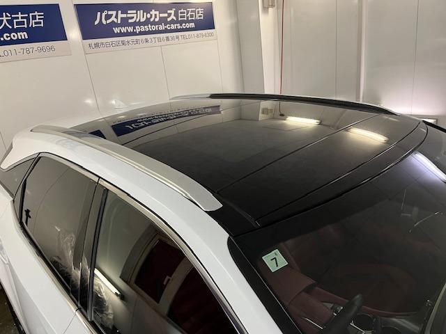 純正パノラマルーフ仕様となりますッ！人気の高いブラックルーフがワンポイントですネッ！