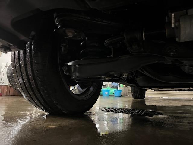 本州仕入につき下廻り・足廻り・マフラー廻りのサビも少なくコンディションＧｏｏｄですッ！（リア左足廻り）