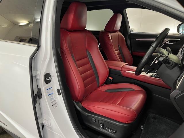 全席、純正フレアレッド・レザーシート仕様となりますッ！