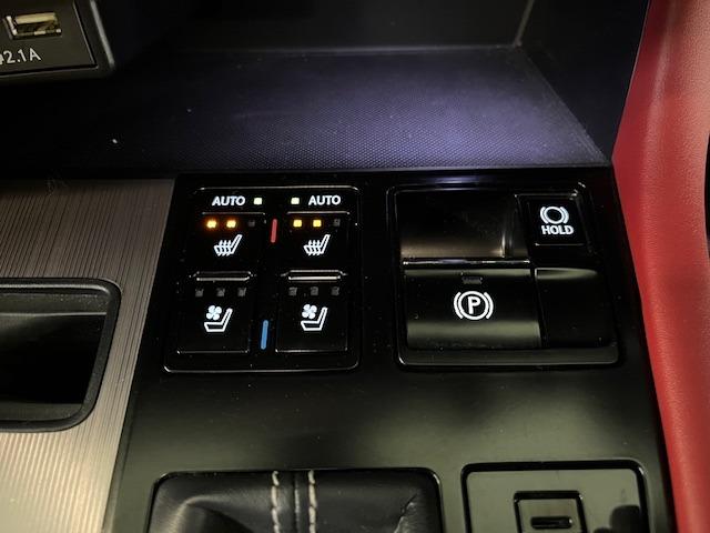 電動パーキング・両席シートヒーター装備となりますッ！寒冷地の方には嬉しいオプションですネ！